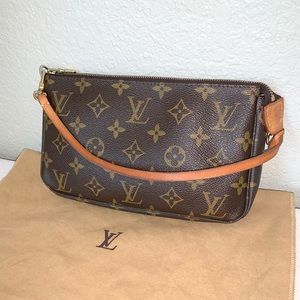 Sold. Louis Vuitton Pochette Accessoires Monogram